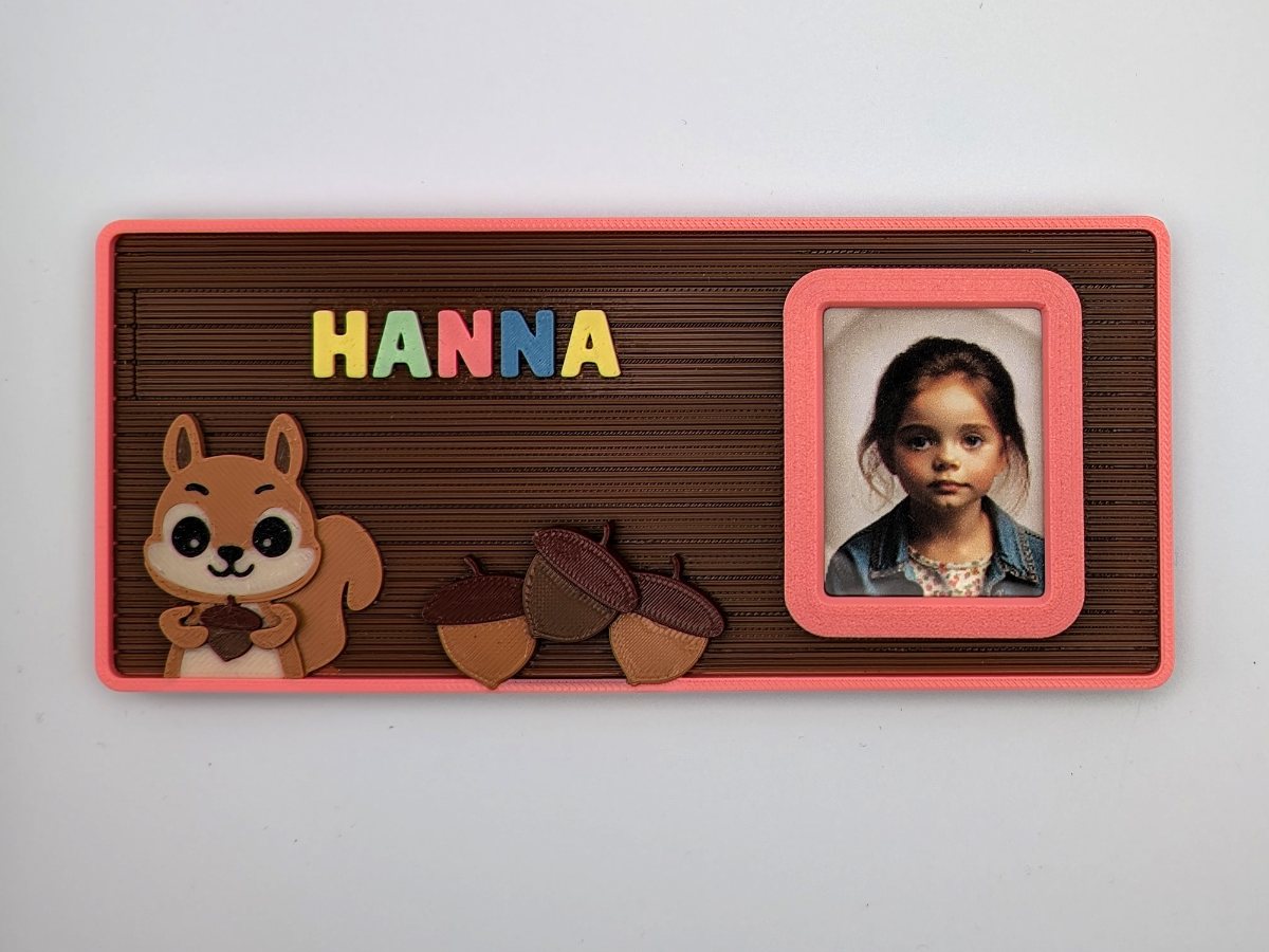 Beispielfoto: Namensschild mit Motiv Eichhörnchen